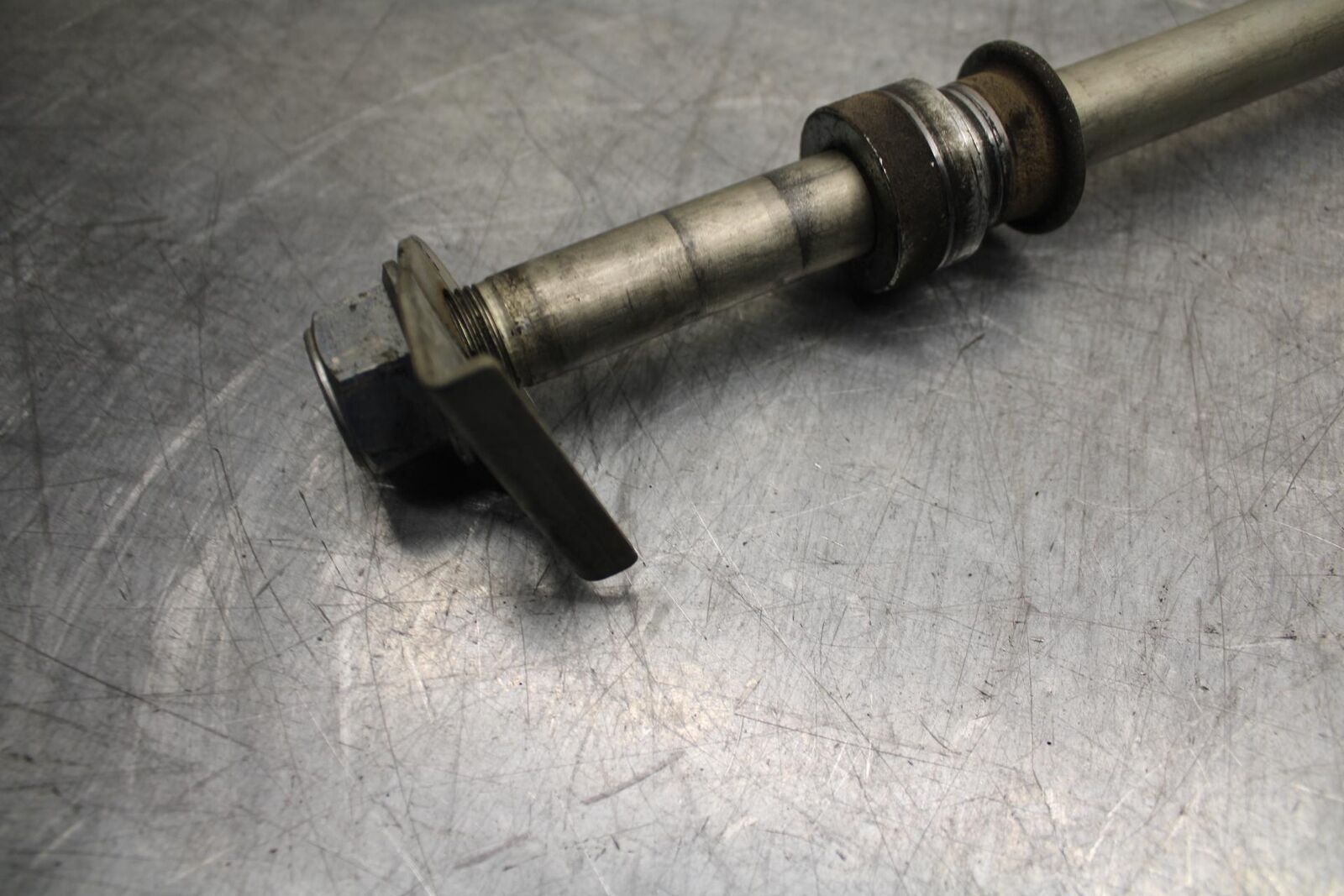 07-12 SUZUKI BANDIT GSF 650 F GSX650F REAR AXLE WHEEL RIM PIVOT BOLT AXEL  BB90