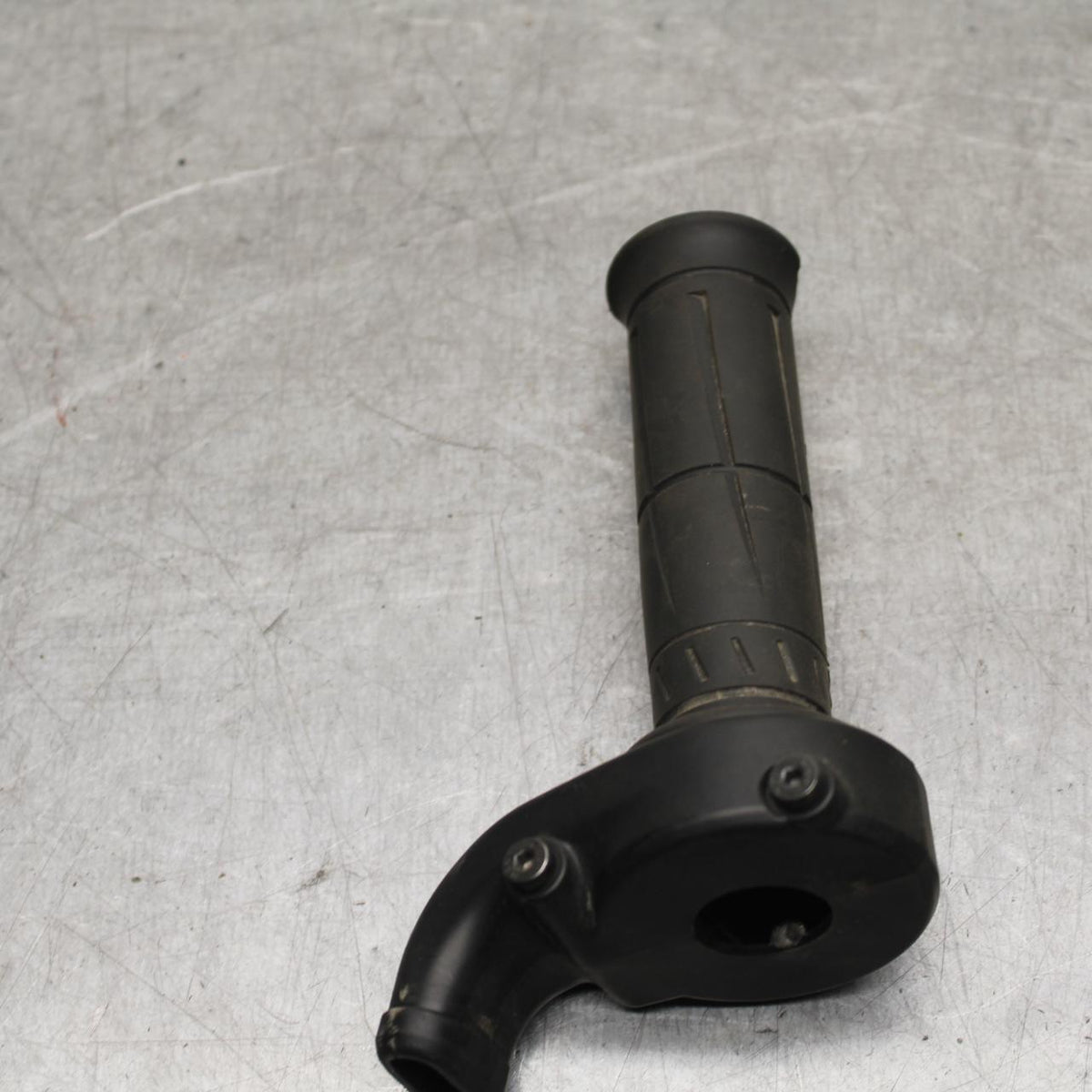 21 KAWASAKI NINJA ZX6R RIGHT THROTTLE GRIP BB647