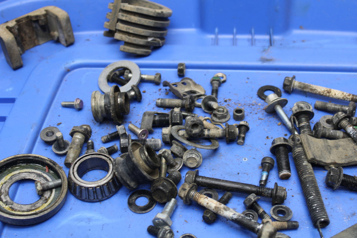 19 YAMAHA TTR230 MOUNTING BOLTS HARDWARE MOTOR SCREWS BB146