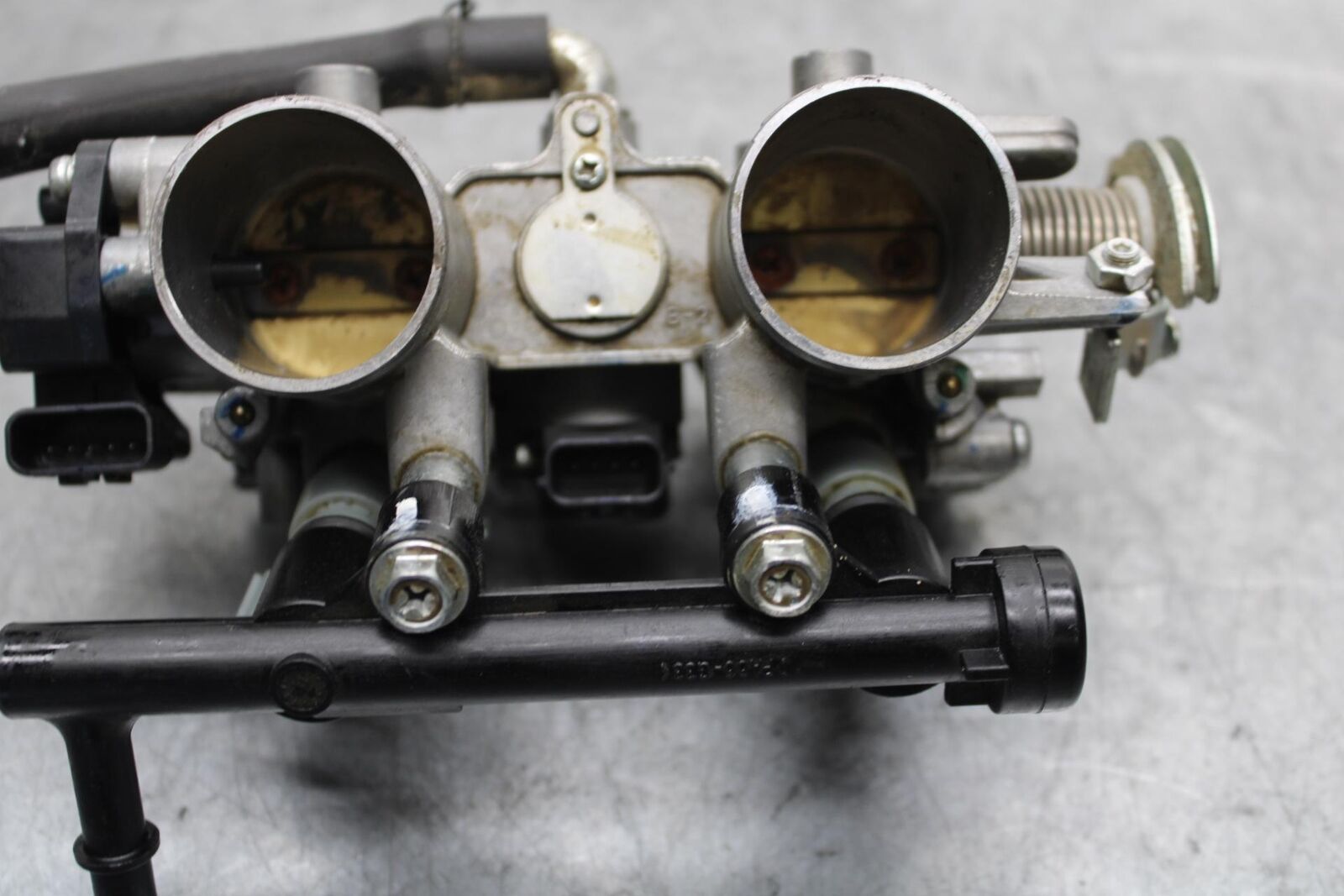 19 YAMAHA YZF R3 MAIN FUEL INJECTORS / THROTTLE BODIES BB56