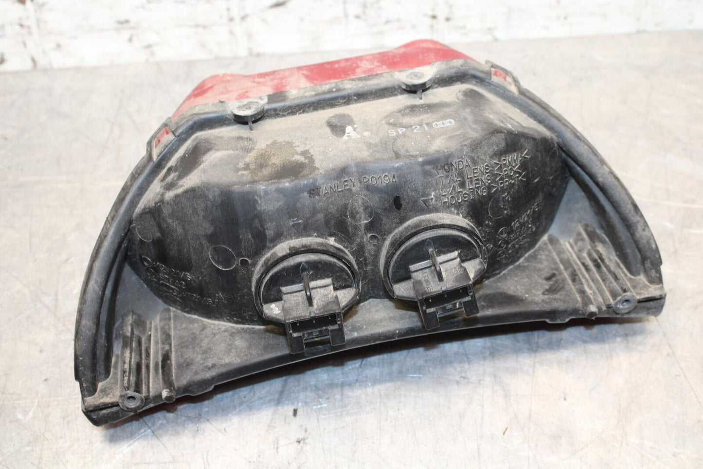 2006 Honda CBR600F4i REAR TAIL TAILLIGHT BACK BRAKE LIGHT BB567