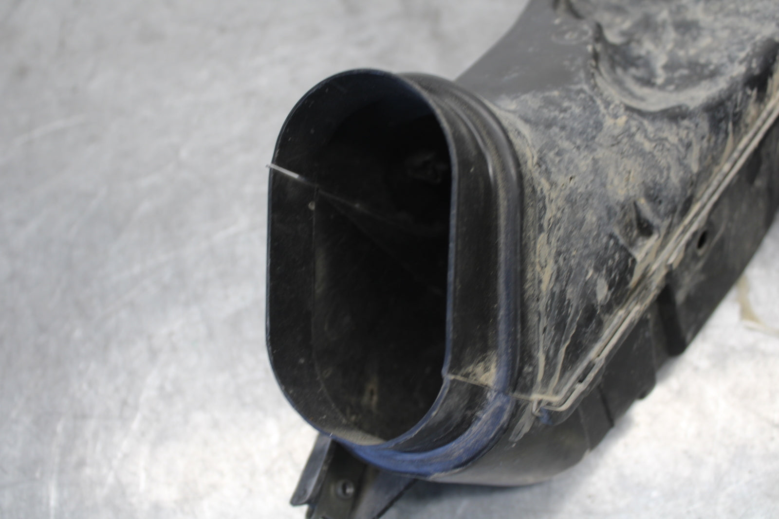 06-07 SUZUKI GSXR 600 LEFT RAM AIR INTAKE DUCT TUBE BB694