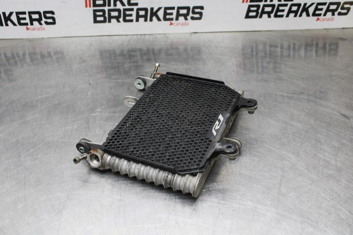18 YAMAHA YZF R1  ENGINE MOTOR OIL COOLER  BB838