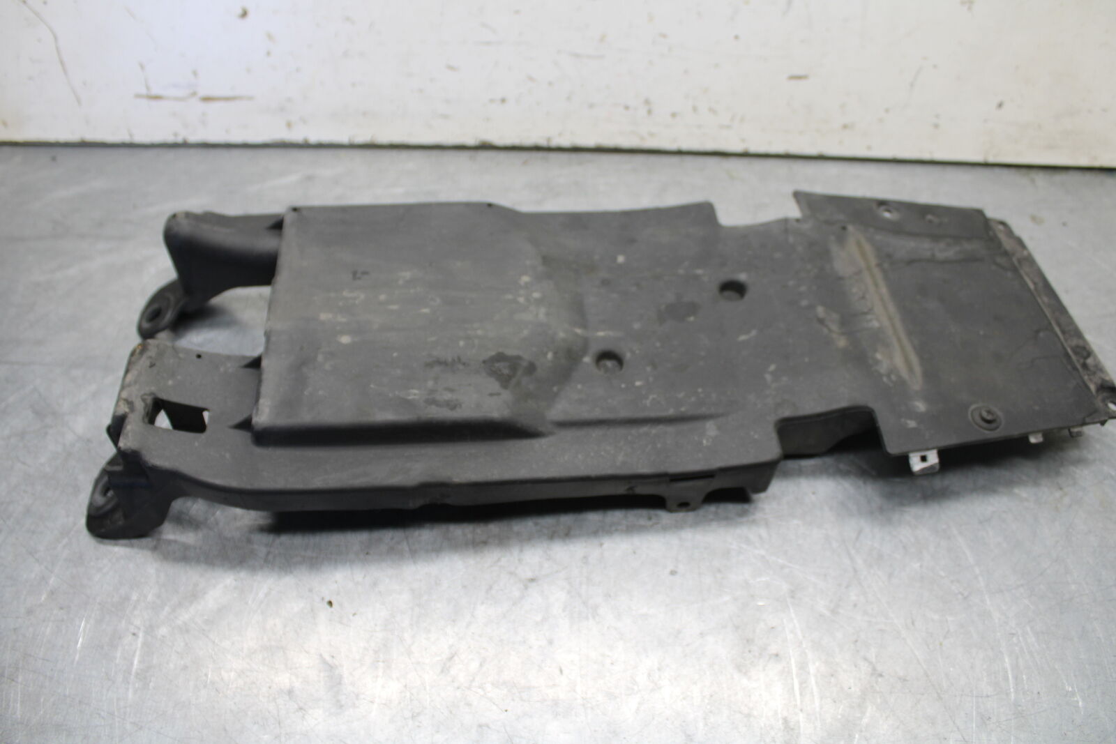 09-12 KAWASAKI NINJA ZX6R ZX600R REAR UNDERTAIL BATTERY TRAY PLASTIC BB656