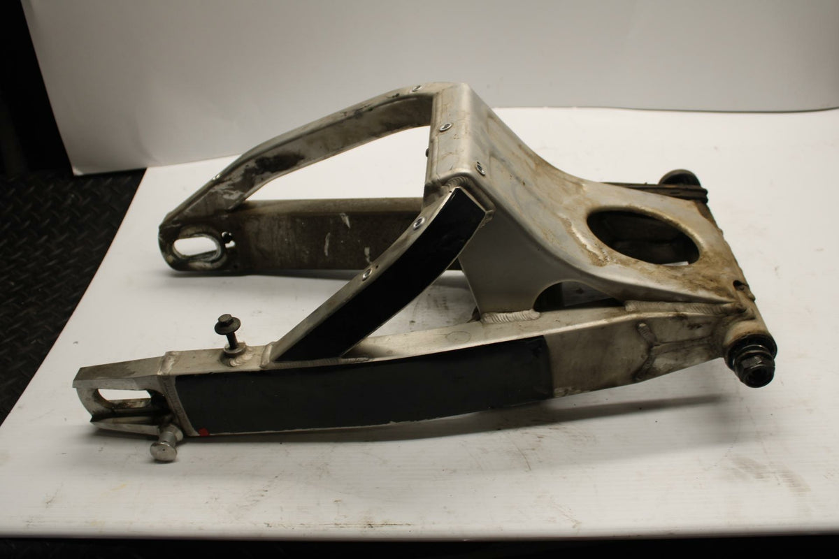 99 YAMAHA YZF R6 REAR SWINGARM BACK SUSPENSION SWING ARM BB246