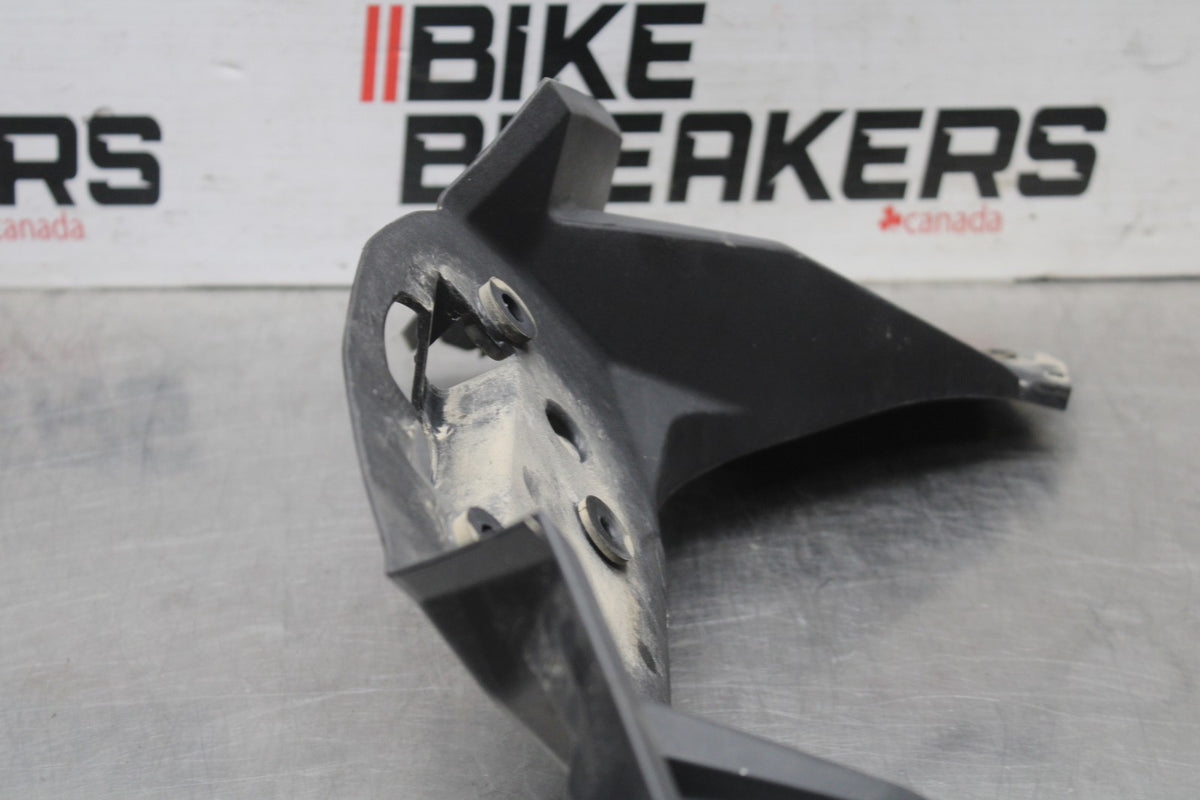 24-25 KAWASAKI NINJA 500 EX500J ABS FRONT CENTER FAIRING & USB-C CHARGER BB934