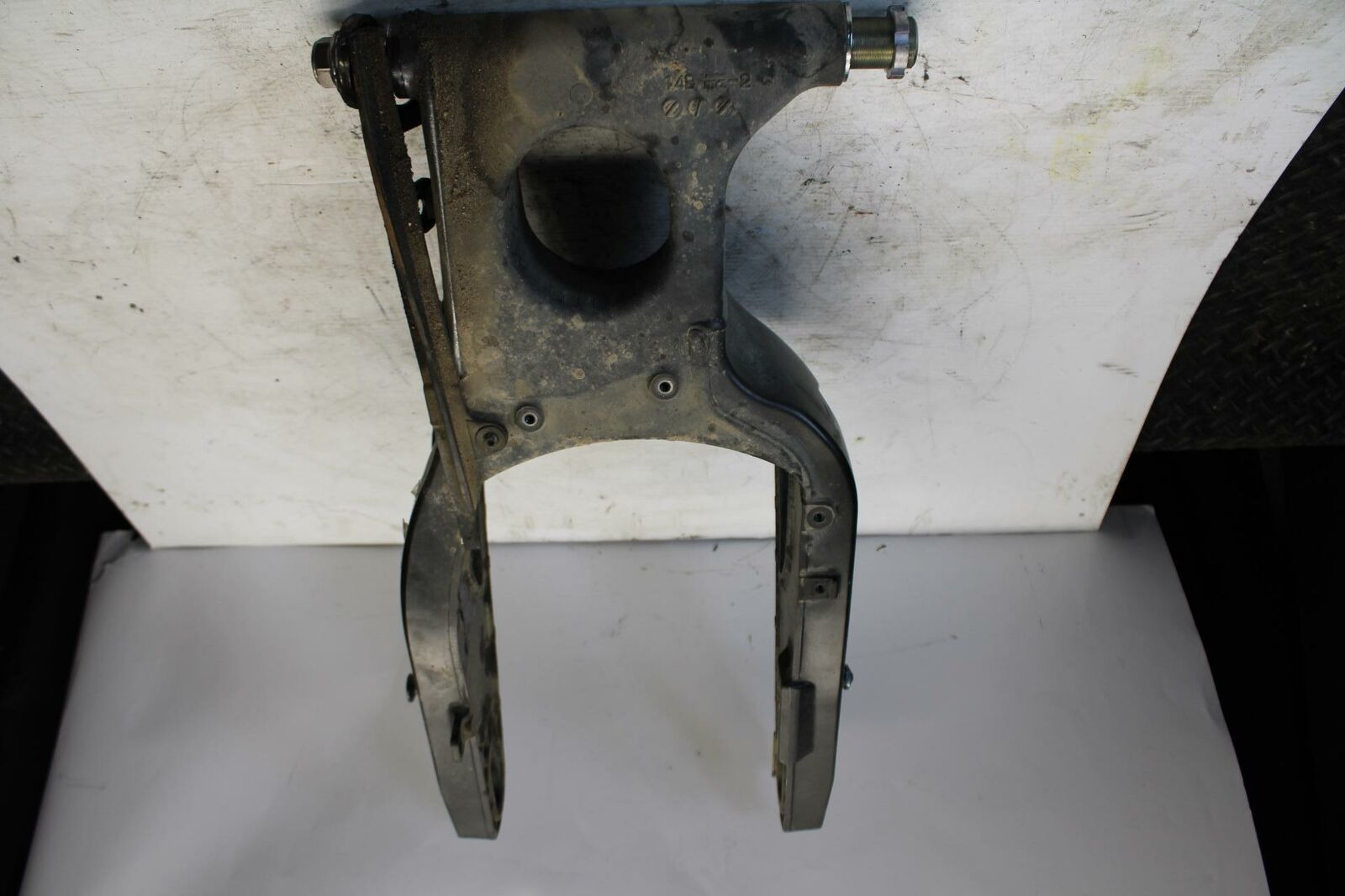 09-14 YAMAHA YZF R1 REAR SWINGARM BACK SUSPENSION SWING ARM BB286