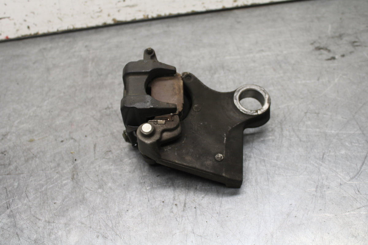 06 YAMAHA YZF R6 REAR BACK BRAKE CALIPER W MOUNT BRACKET BB716