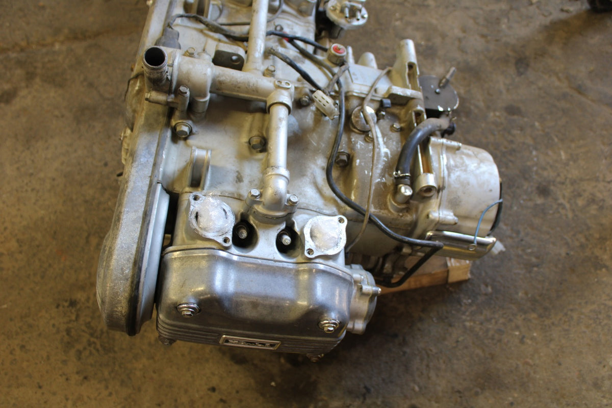 76-77 HONDA GOLDWING 1000 ENGINE MOTOR BB171