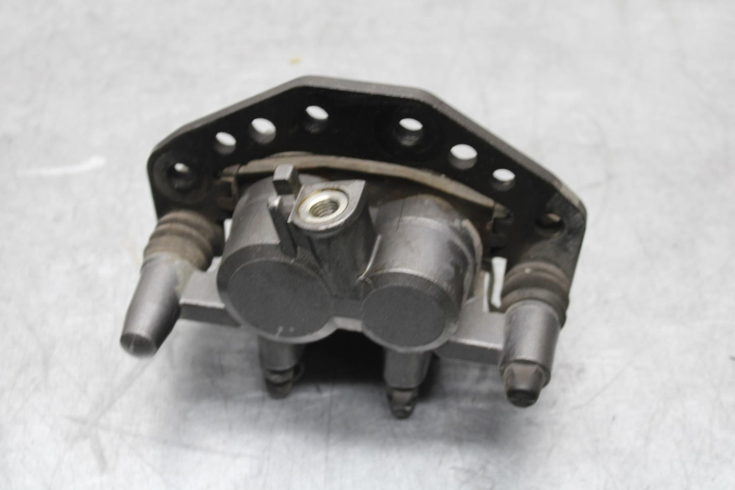 00-01 KAWASAKI ZZR600 REAR BACK BRAKE CALIPER W MOUNT BRACKET BB568