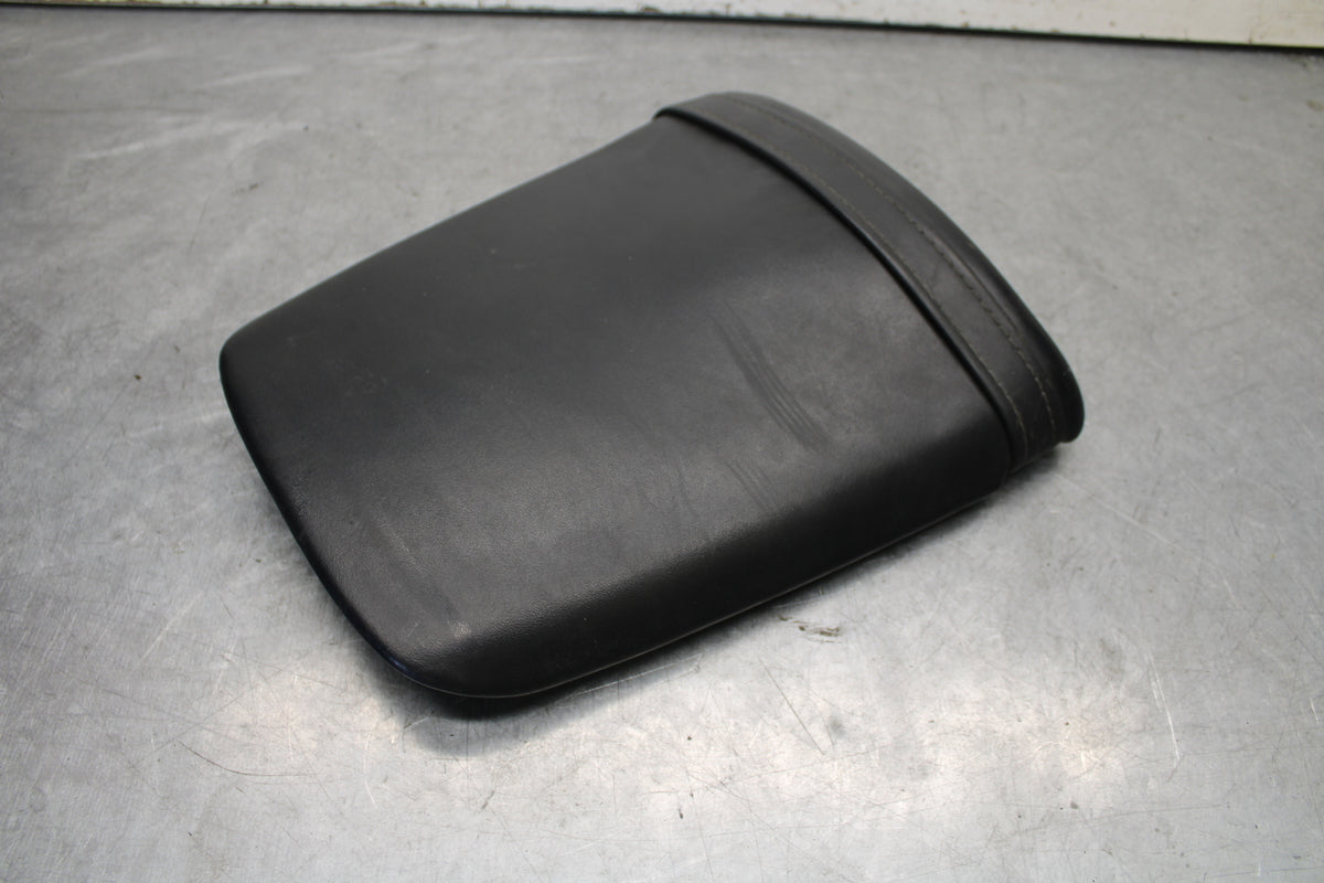 05-06 HONDA CBR600RR REAR BACK PASSENGER TANDEM SEAT PAD SADDLE PILLION BB655