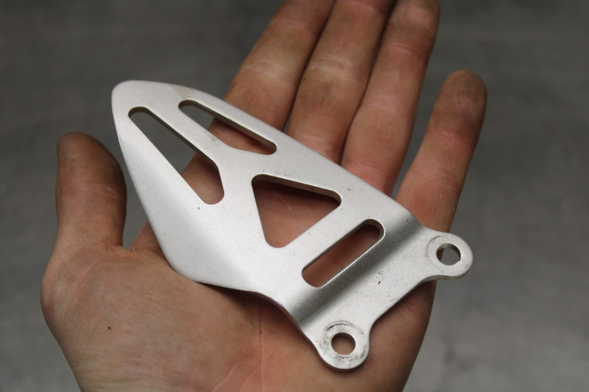 11-24 SUZUKI GSXR750 RIGHT REARSET REAR SET HEEL GUARD COVER  BB810