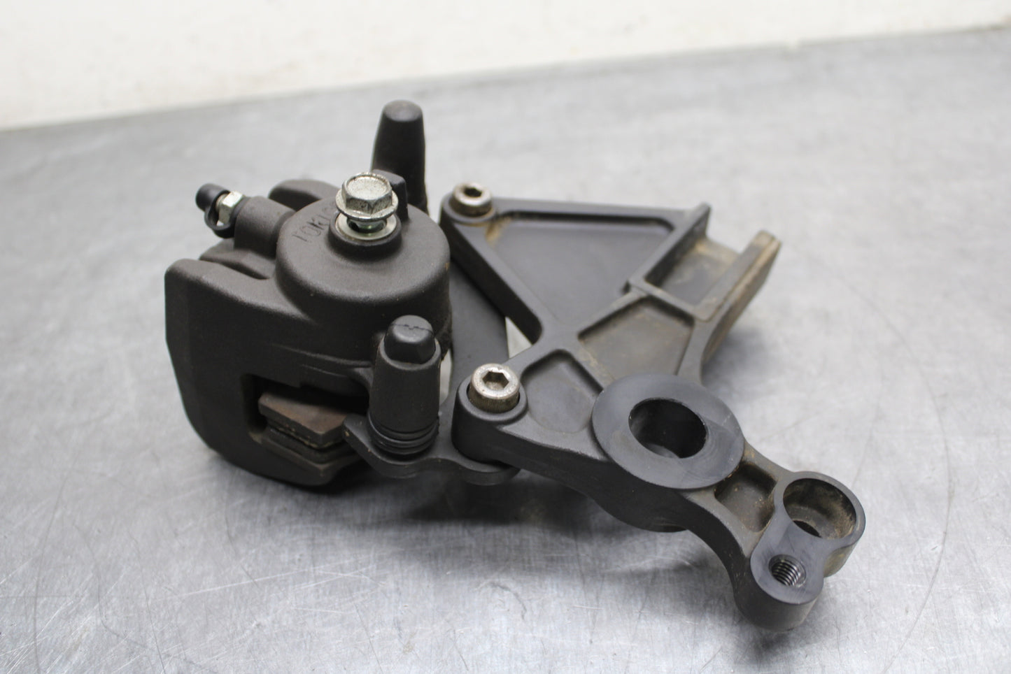 12-17 KAWASAKI NINJA 650 REAR BACK BRAKE CALIPER W MOUNT BRACKET BB129