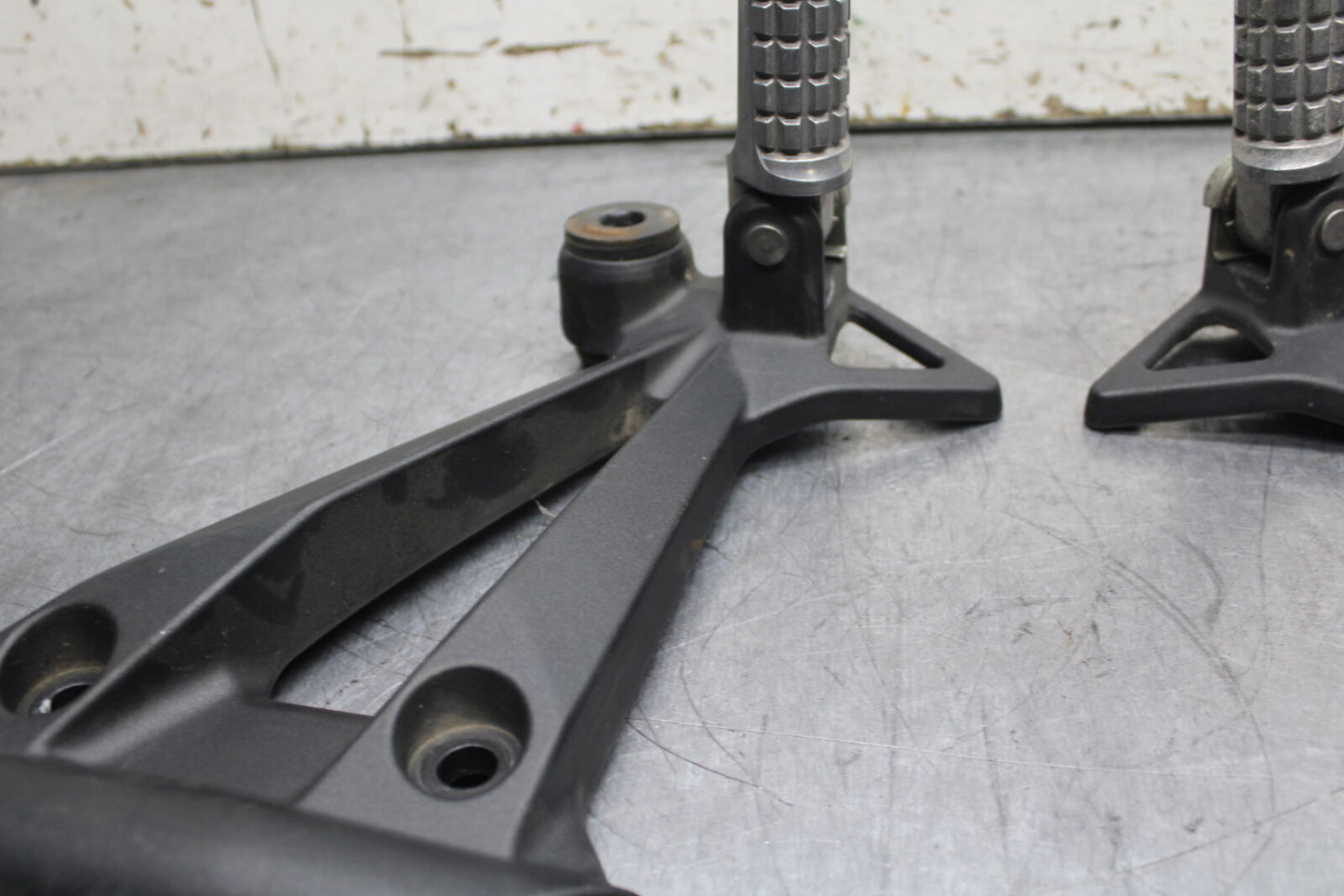 08-12 KAWASAKI NINJA 250R EX250J REAR BACK PASSENGER PEG SET PAIR BB111