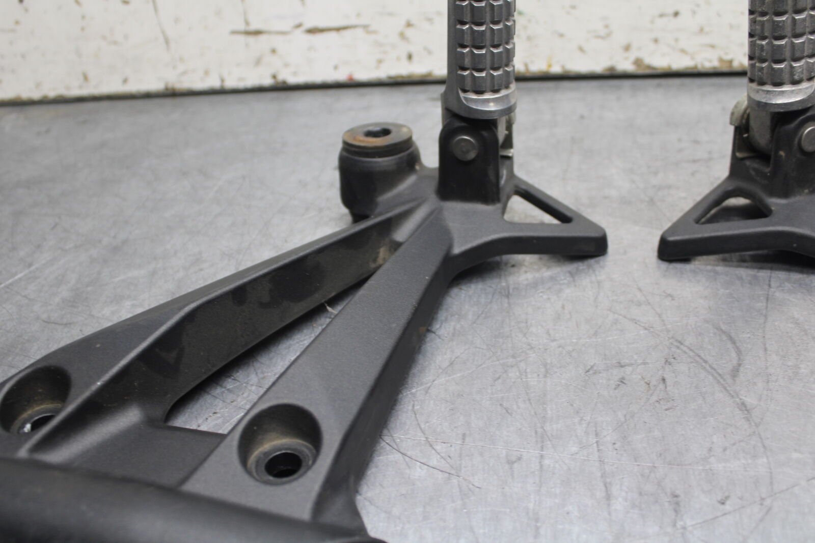 08-12 KAWASAKI NINJA 250R EX250J REAR BACK PASSENGER PEG SET PAIR BB111