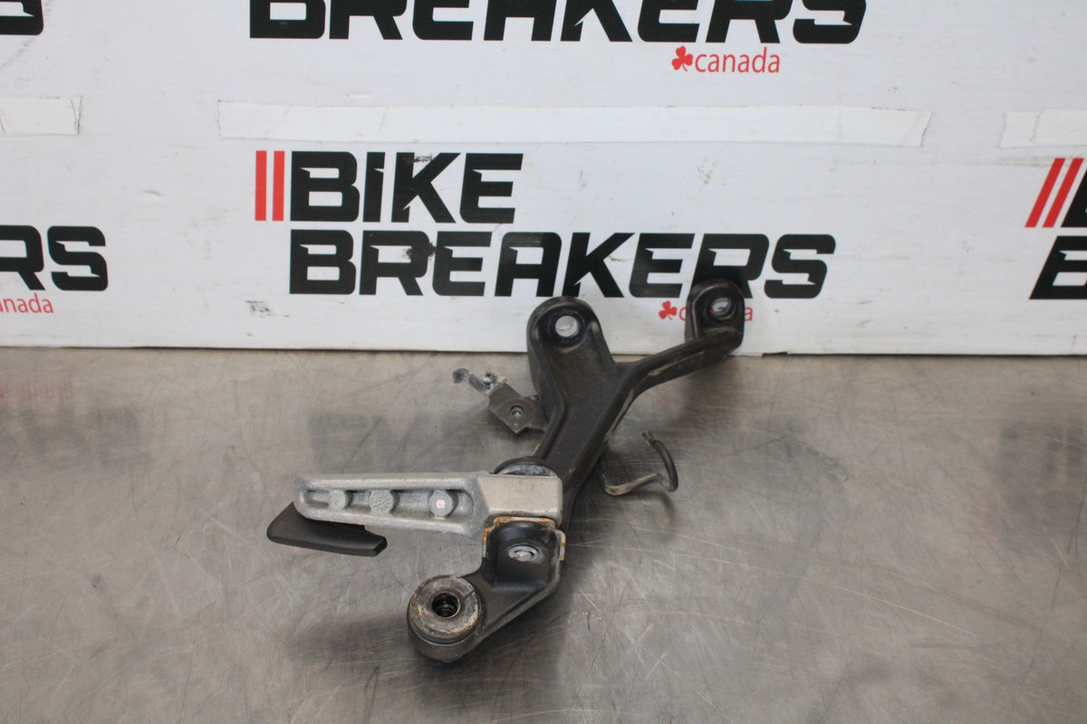 24-25 KAWASAKI NINJA 500 ABS RIGHT REAR BACK PASSENGER PEG BB899