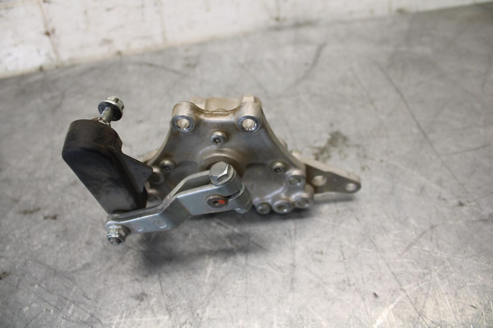 2011 Honda CBR600RR STEERING DAMPER STABILIZER 53700-MFJ-D01 BB520