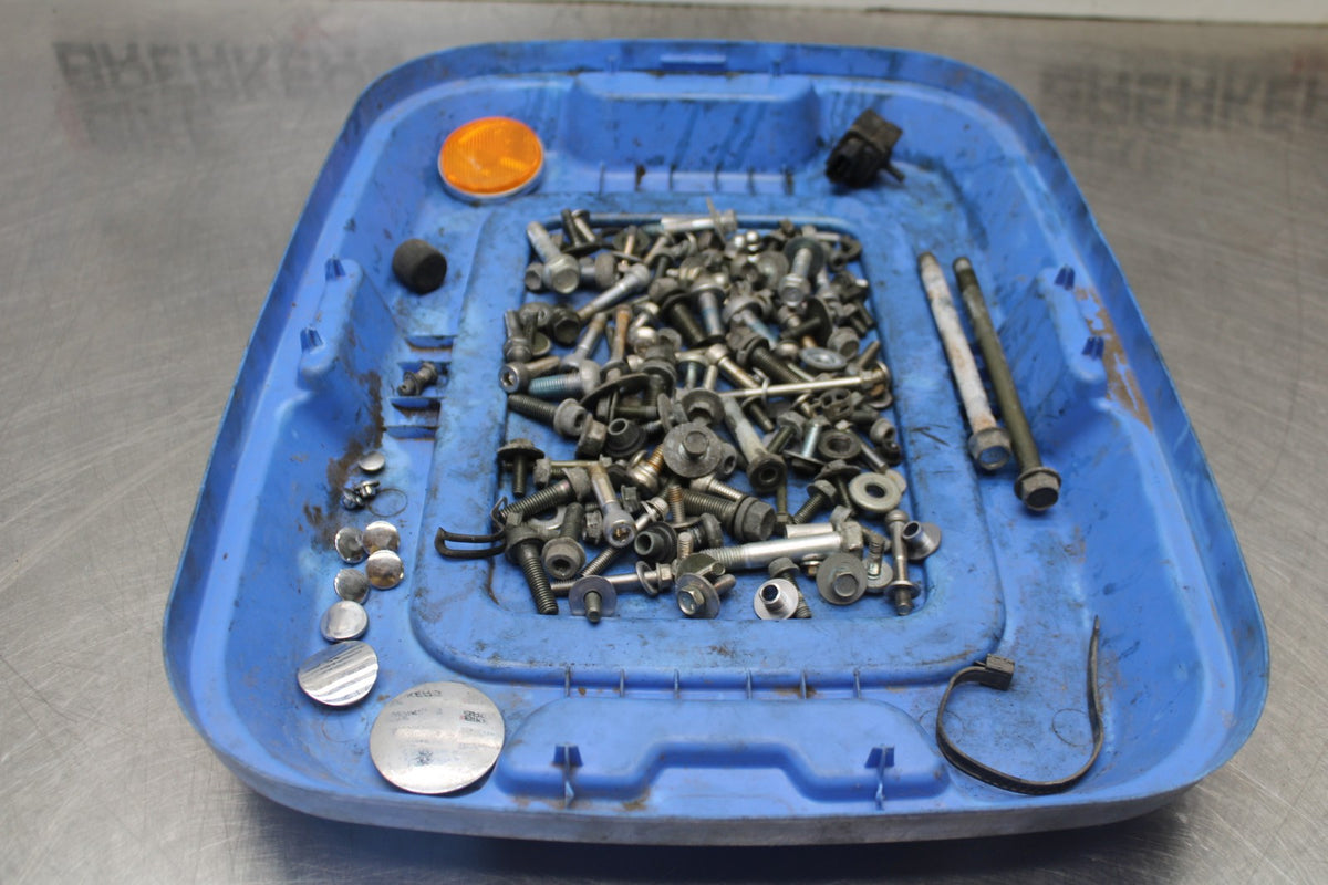 05-09 SUZUKI BOULEVARD C90 MOUNTING BOLTS HARDWARE SCREWS BB918
