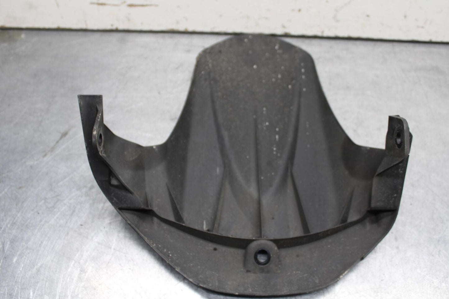 11-23 SUZUKI GSXR 750 REAR BACK WHEEL TIRE HUGGER FENDER BB630