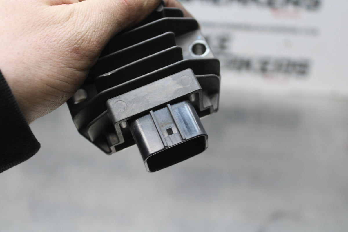 18 YAMAHA YZF R1  RECTIFIER VOLTAGE REGULATOR BB838