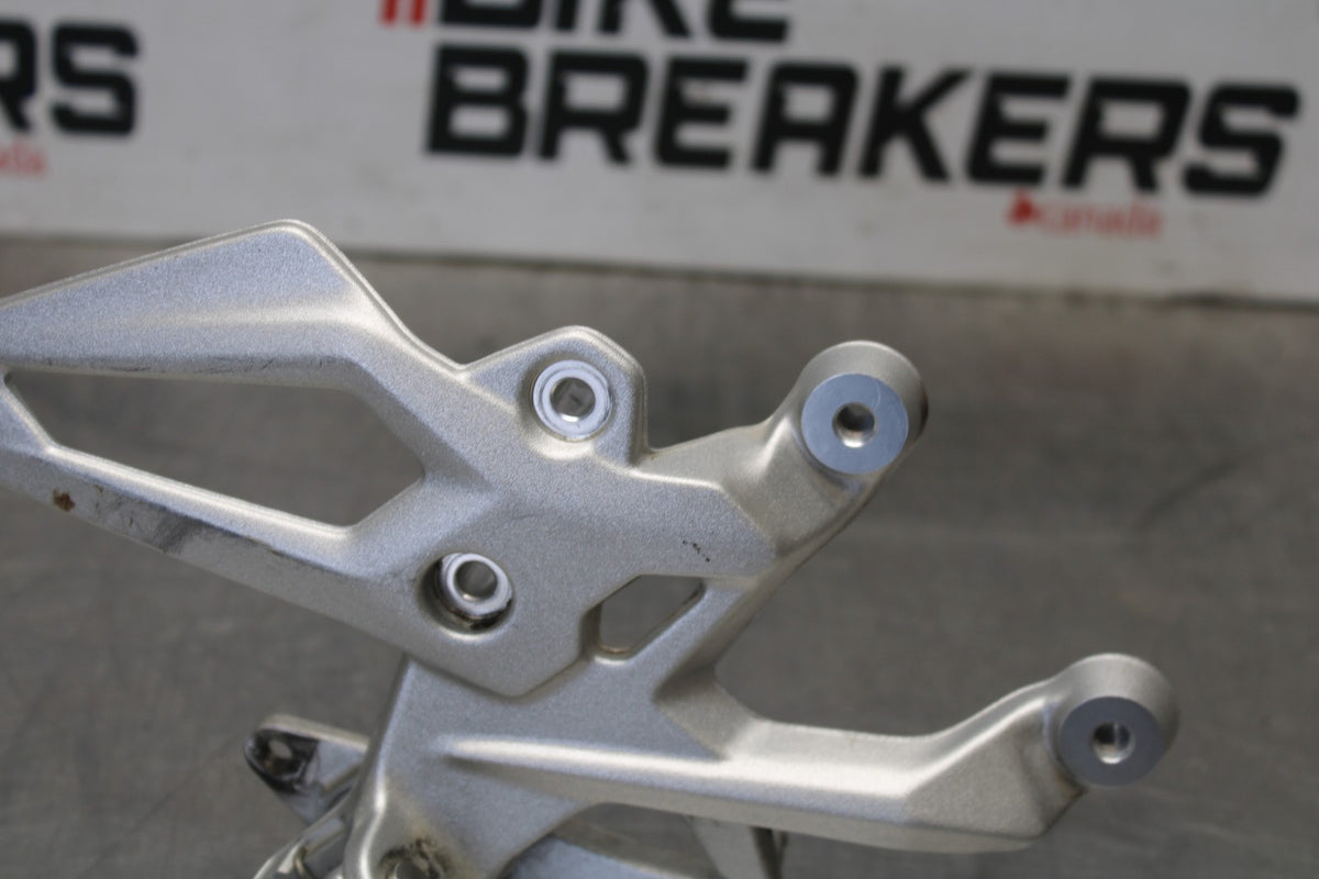 17-20 BMW S1000R RIGHT REARSET REAR SET DRIVER FOOT PEG REST STOP BB909