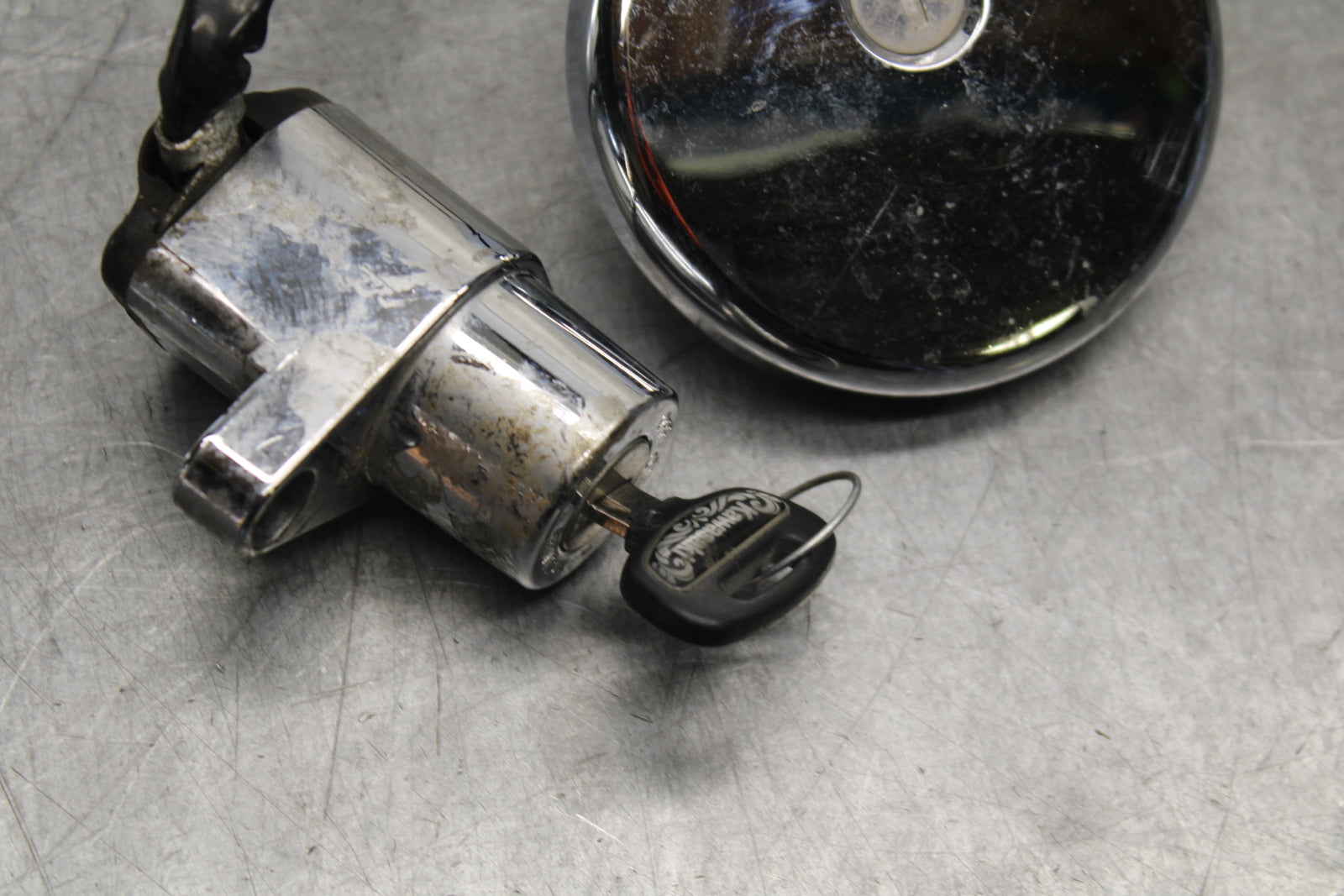 98-03 KAWASAKI VULCAN 1500L IGNITION LOCK KEY W/ GAS CAP  BB678