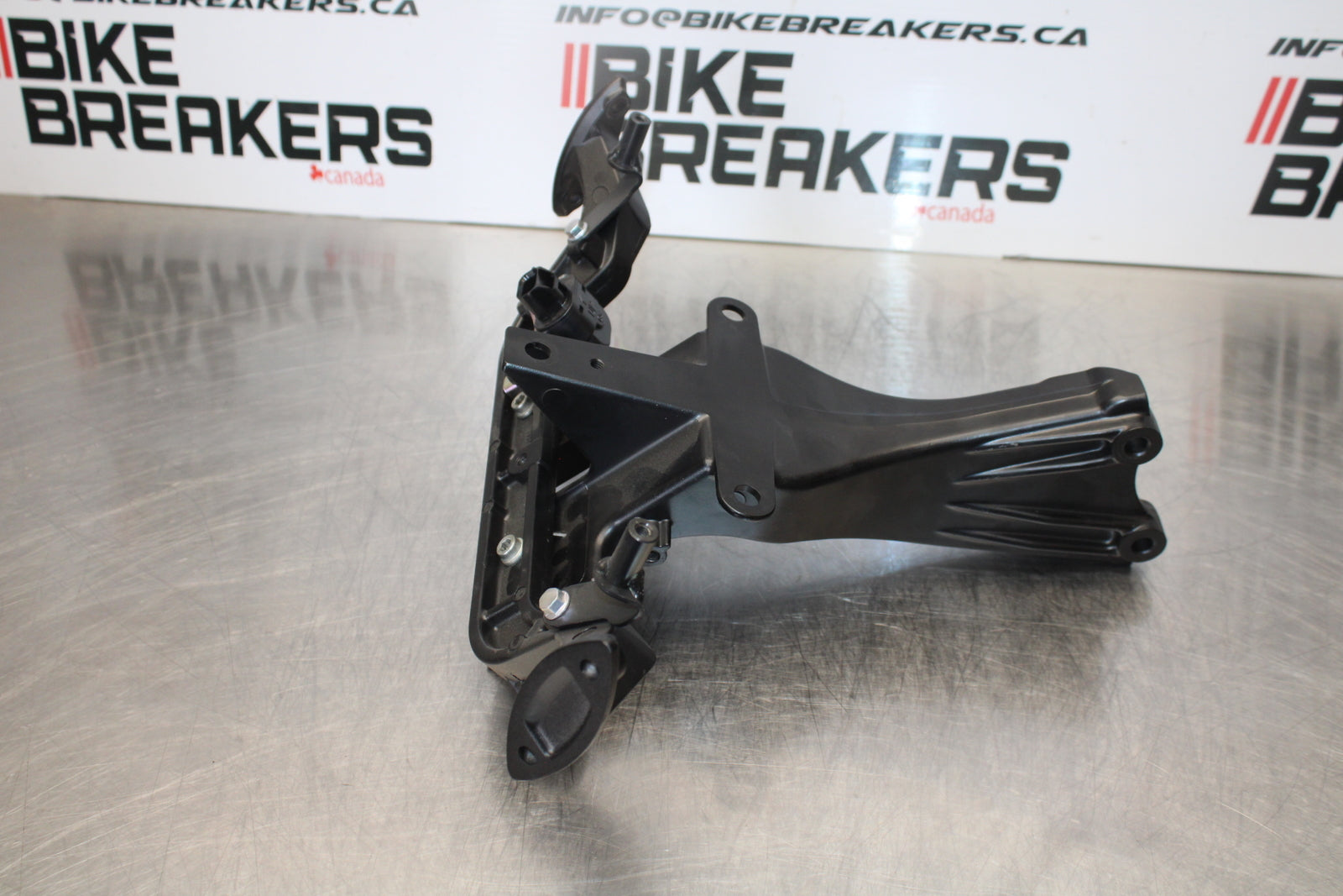 23-24 KAWASAKI NINJA ZX14R NEW!! UPPER FAIRING MIRROR GAUGES STAY BRACKET BB169