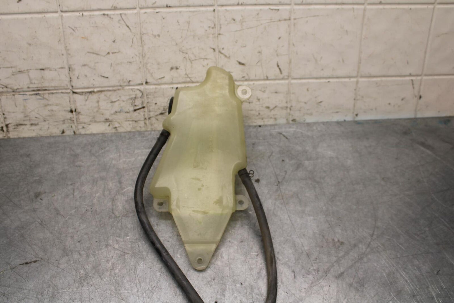 2005 Kawasaki Vulcan 1600 VN1600D Nomad COOLANT WATER TANK RESERVOIR BOTTLE BB55