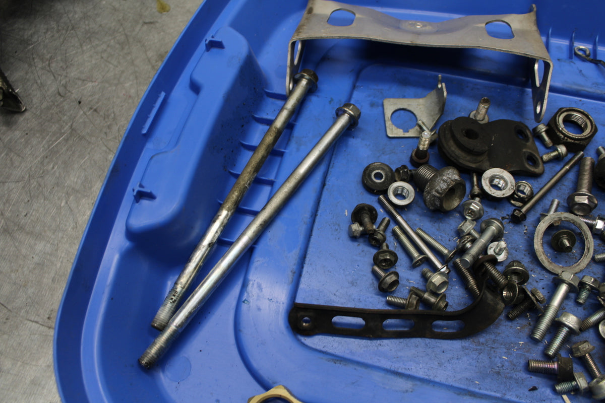 06-07 SUZUKI GSXR 600 MOUNTING BOLTS HARDWARE MOTOR SCREWS BB737