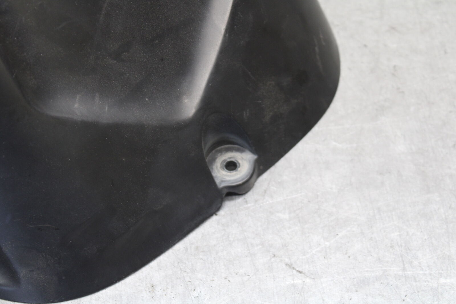 08-09 YAMAHA YZF R6S REAR BACK WHEEL TIRE HUGGER FENDER  BB690