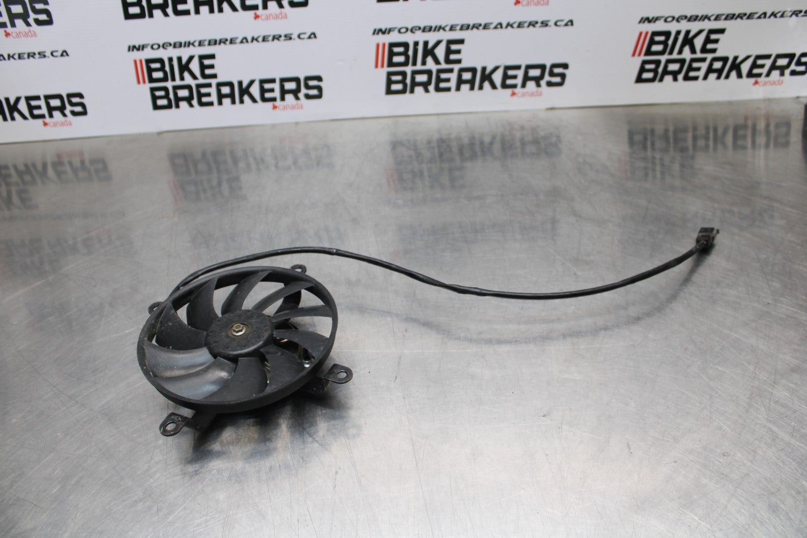 08 KAWASAKI VULCAN 900 ENGINE RADIATOR COOLING FAN BB184