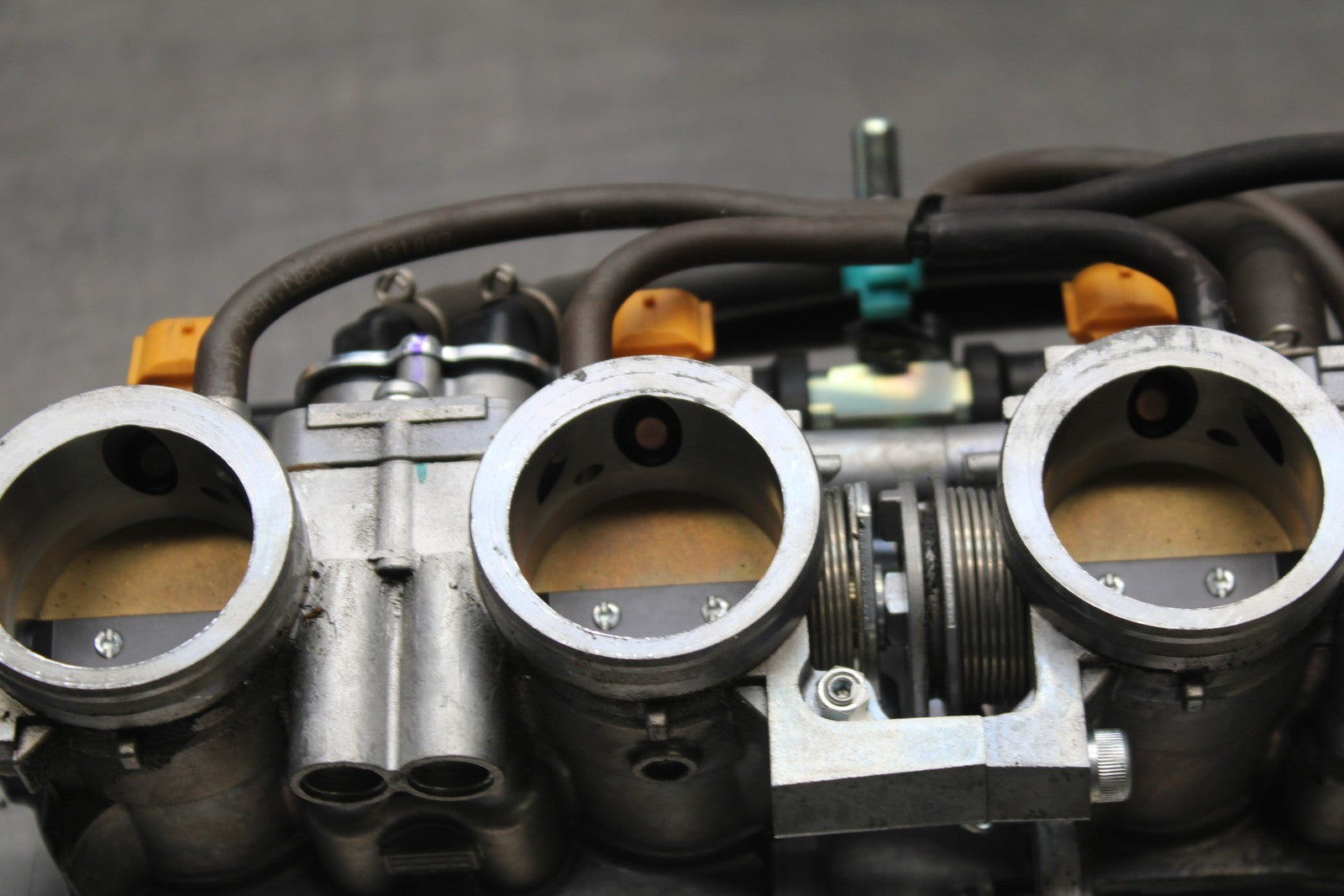 13-24 HONDA CBR600RR MAIN FUEL INJECTORS / THROTTLE BODIES BB772