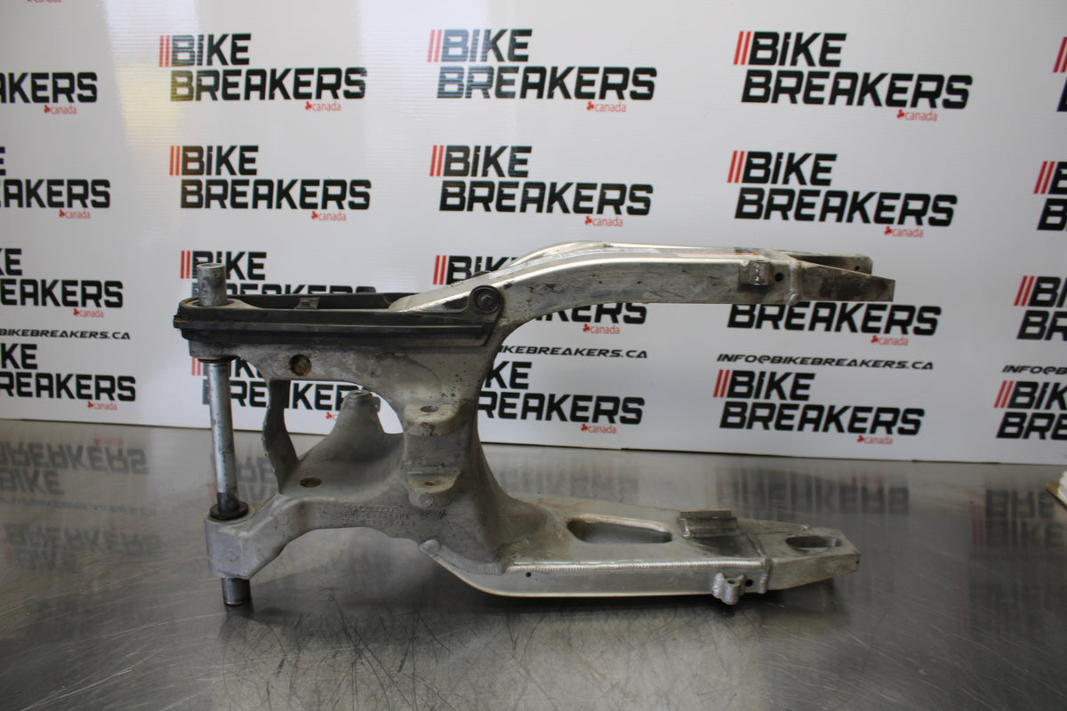 05-06 HONDA CBR600RR REAR SWINGARM BACK SUSPENSION SWING ARM BB149