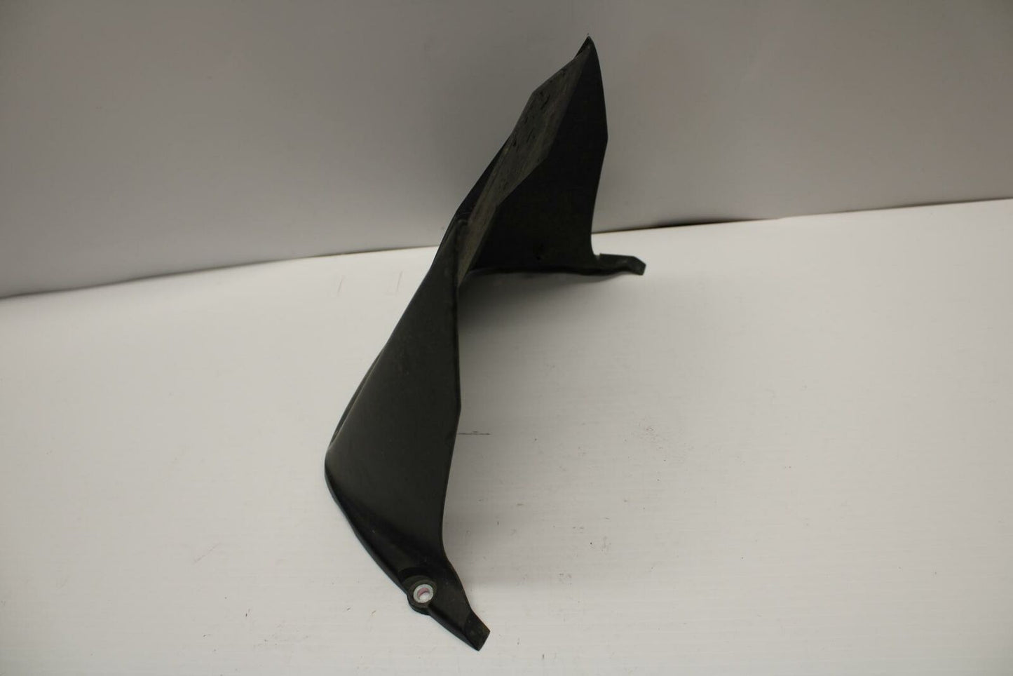 08-16 YAMAHA YZF R6 REAR BACK WHEEL TIRE HUGGER FENDER 2C0-21650-00-00 BB247