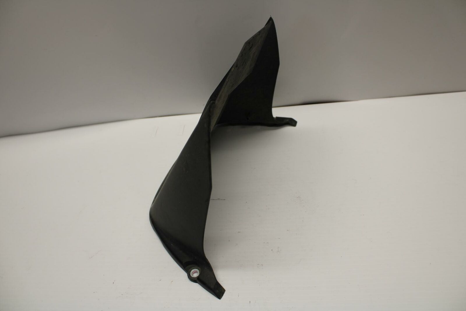 08-16 YAMAHA YZF R6 REAR BACK WHEEL TIRE HUGGER FENDER 2C0-21650-00-00 BB247