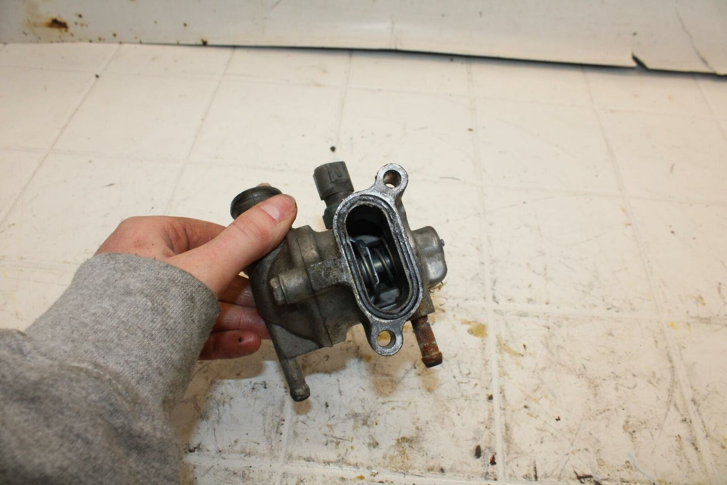 05-06 HONDA CBR600RR THERMOSTAT W HOUSING ASSEMBLY BB399