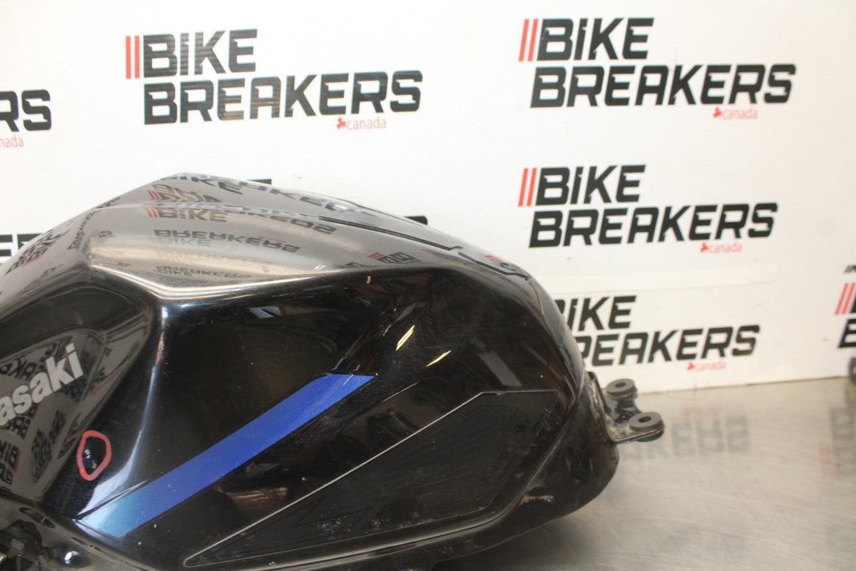 24-25 KAWASAKI NINJA 500 ABS GAS TANK FUEL CELL PETROL RESERVOIR BB899