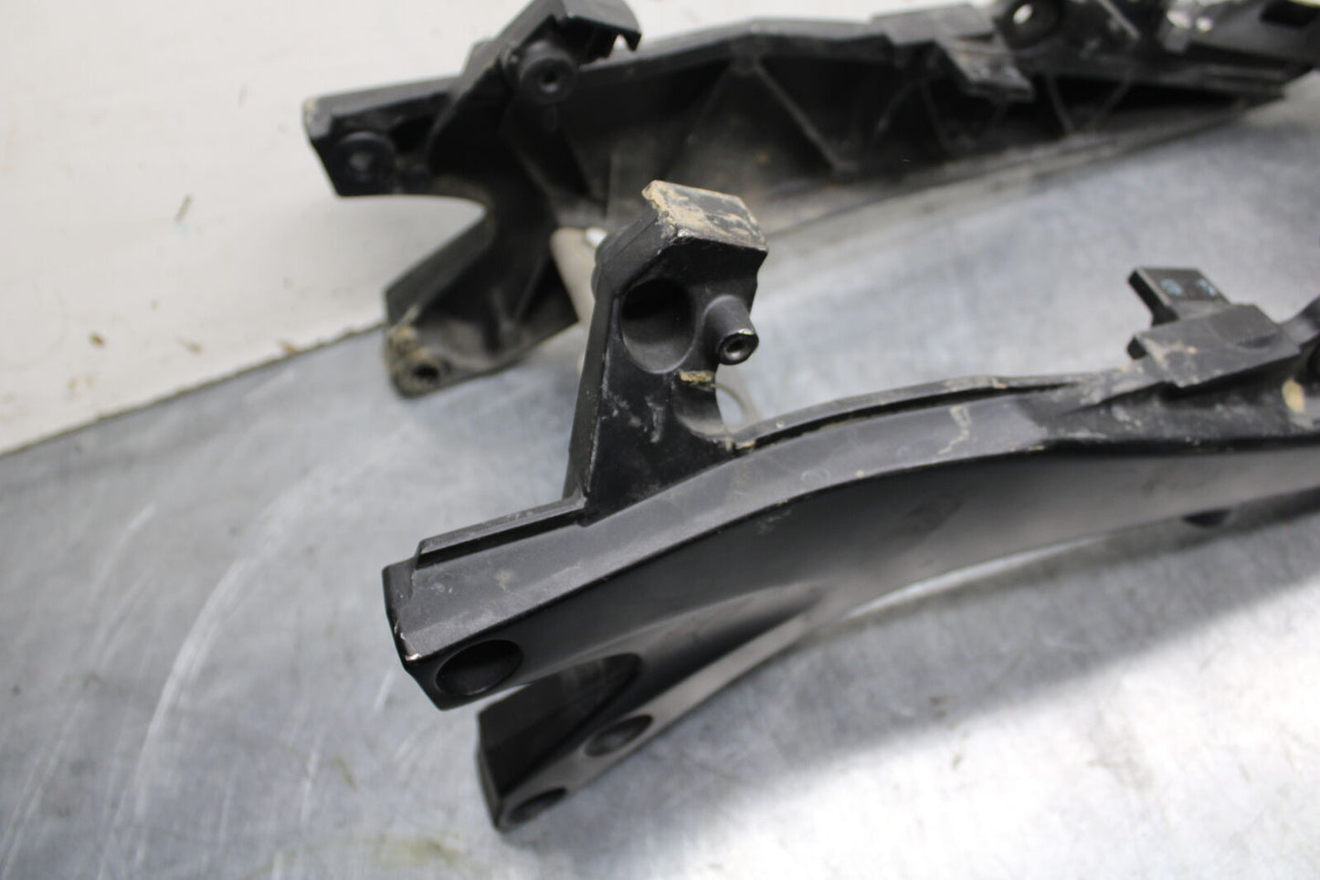 06-07 SUZUKI GSXR750 REAR SUBFRAME SUB FRAME 41211-01H00-YAP 41231-41G10 BB670