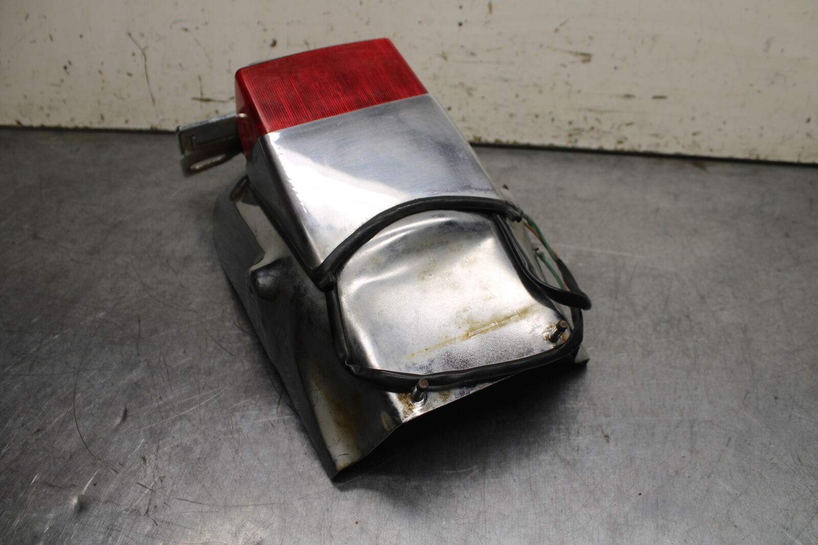 82-83 HONDA V45 MAGNA REAR BACK WHEEL FENDER MUD GUARD BB107