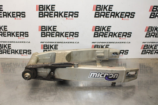 98 KAWASAKI NINJA ZX6 REAR SWINGARM BACK SUSPENSION SWING ARM BB870