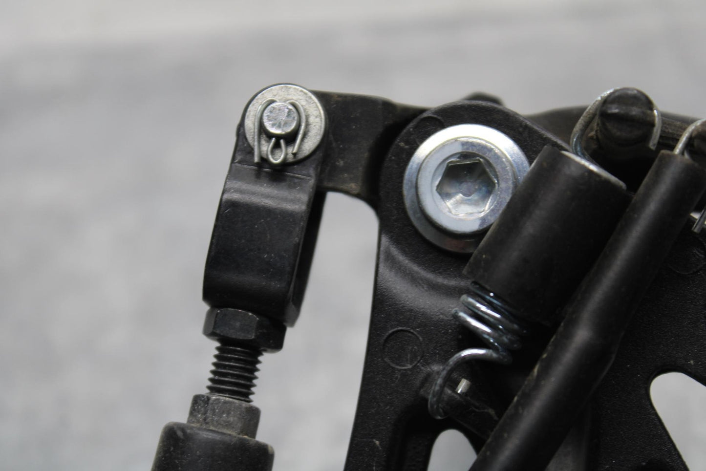 20 SUZUKI GSXR 1000 RIGHT REARSET REAR SET DRIVER FOOT PEG REST STOP BB597