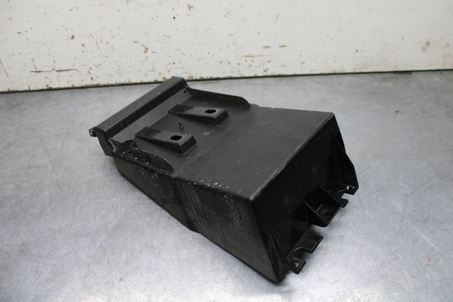 24 KAWASAKI NINJA 500 ABS REAR BACK TAIL UNDERTAIL BATTERY TRAY PLASTIC BB730