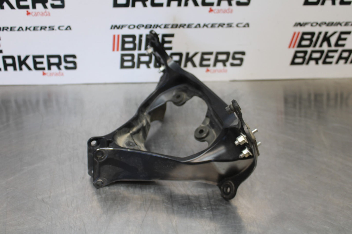 06-07 SUZUKI GSXR 600 UPPER FAIRING MIRROR GAUGES STAY BRACKET BB170