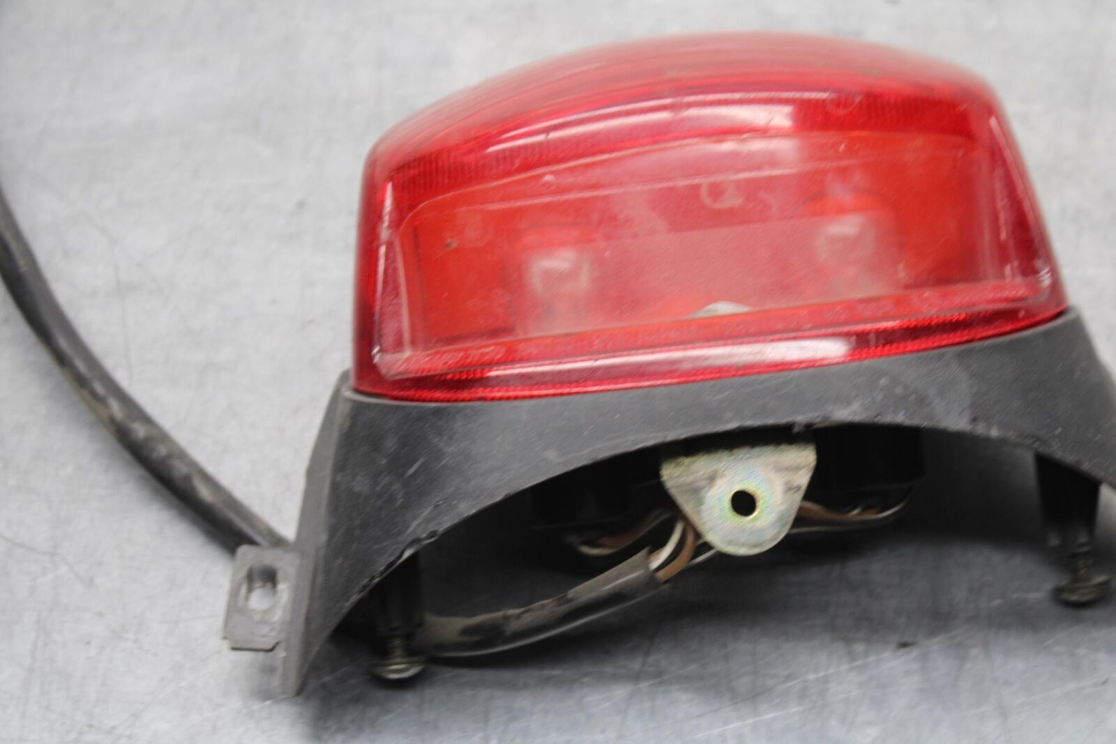 1999 Suzuki GSXR600 REAR TAIL TAILLIGHT BACK BRAKE LIGHT 35710-33E30 BB580