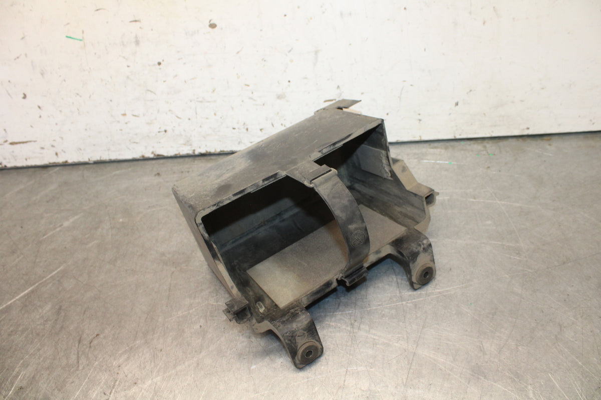 05-06 YAMAHA ROYAL STAR BATTERY TRAY BOX HOLDER BB697