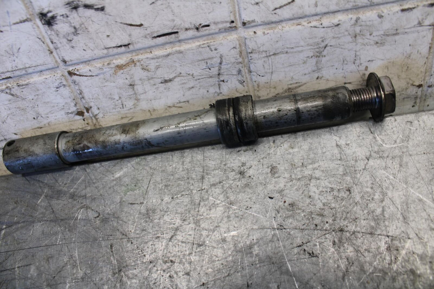 2007 Honda CBR600RR FRONT WHEEL RIM AXLE PIVOT BOLT 44301-MFJ-D00 BB536
