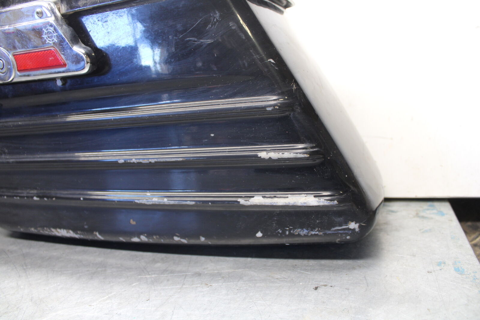 05-09 SUZUKI BOULEVARD C90 SIDE CARGO LUGGAGE SADDLEBAG BAG COMPARTMENT BB692