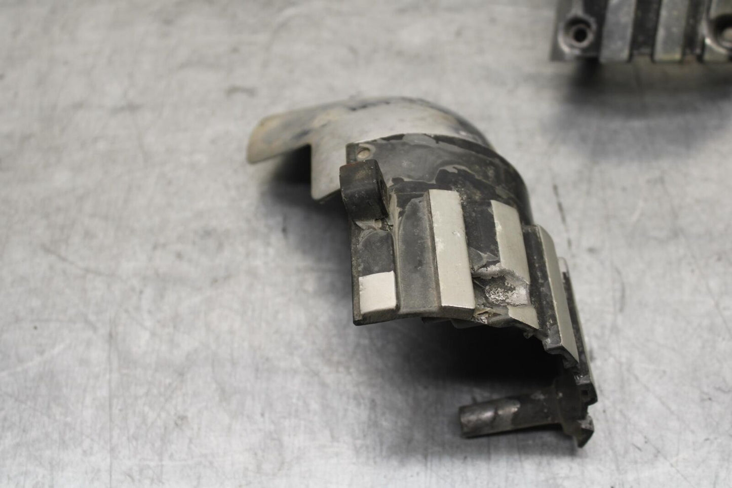 1998 Yamaha Vmax 1200 VMX1200 REAR CYLINDER(S) EXHAUST SHROUD COVER BB620