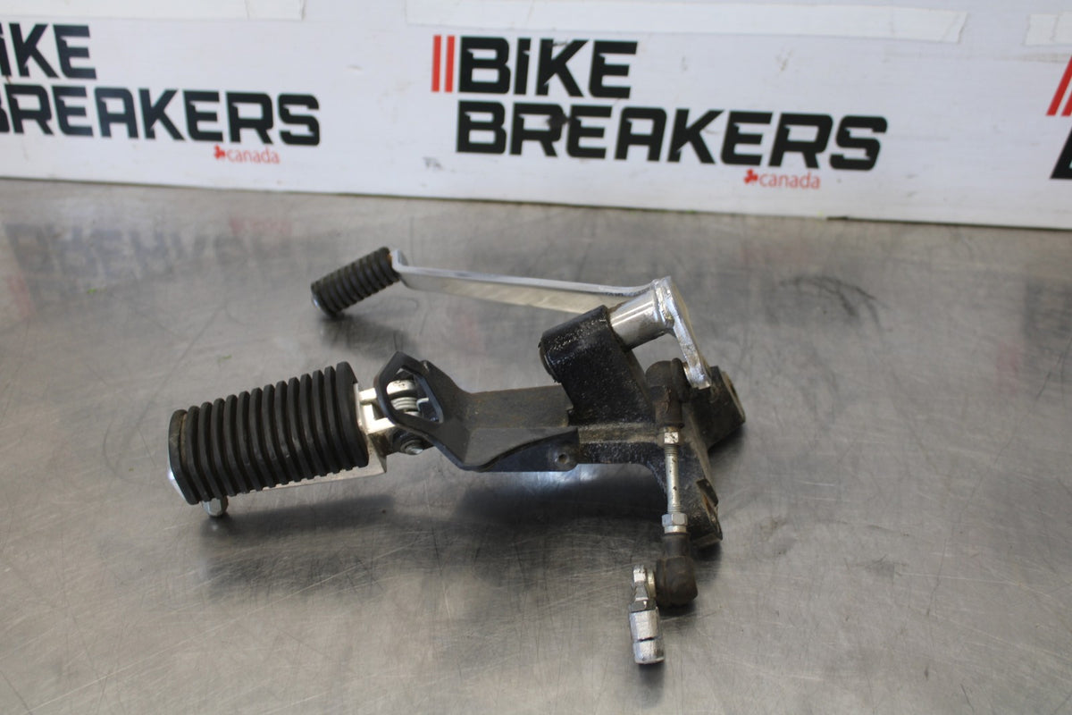 07 SUZUKI BOULEVARD M50 LEFT FRONT FOOT REST PEG STEP SHIFTER BB897