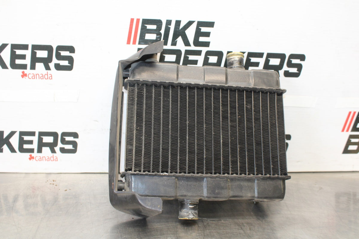 84 HONDA INTERCEPTOR 1000 VF1000F ENGINE RADIATOR MOTOR COOLING RADIATER  BB878